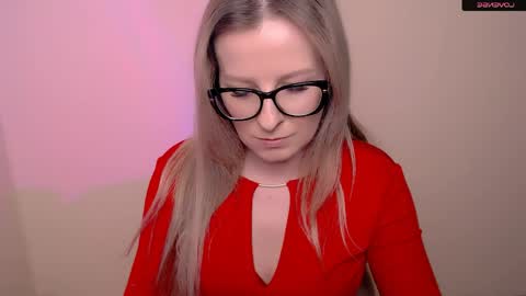 Snapshot of vanillaex_ chatting on April 18, 7:18 pm Mia online show from April 18, 7:18 pm