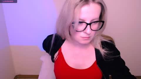Snapshot of vanillaex_ chatting on June 14, 2:24 am Mia online show from June 14, 2:24 am