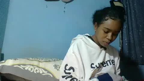 Snapshot of vanille6006 chatting on July 29, 2:43 am vanille6006 online show from July 29, 2:43 am