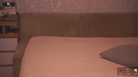 Snapshot of vanille_mystery chatting on March 29, 8:42 pm Sophie online show from March 29, 8:42 pm