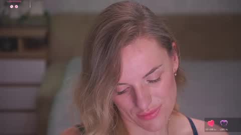 Snapshot of vanille_mystery chatting on May 3, 10:38 pm Sophie online show from May 3, 10:38 pm