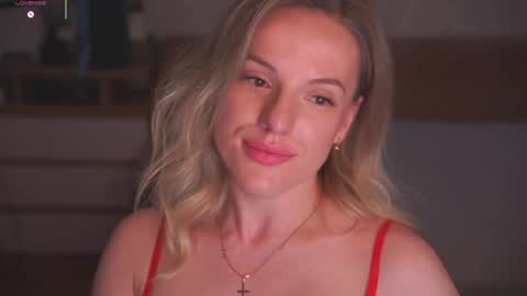 Snapshot of vanille_mystery chatting on May 22, 9:31 pm Sophie online show from May 22, 9:31 pm