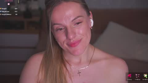 Snapshot of vanille_mystery chatting on May 27, 1:57 am Sophie online show from May 27, 1:57 am