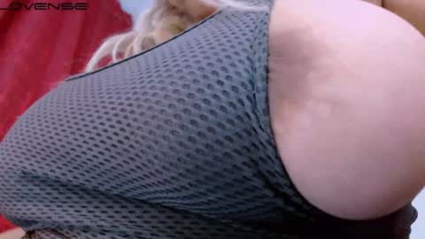 Snapshot of vanne_amet chatting on January 29, 2:19 am free  follow me online show from January 29, 2:19 am