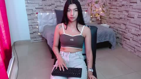 Snapshot of vanse_lust chatting on December 13, 6:27 pm Karuna online show from December 13, 6:27 pm