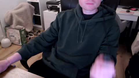 Snapshot of vaslo08 chatting on April 2, 4:59 pm Vaslo online show from April 2, 4:59 pm