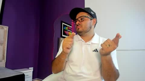 Snapshot of veci_and chatting on February 5, 8:35 pm veci_and online show from February 5, 8:35 pm