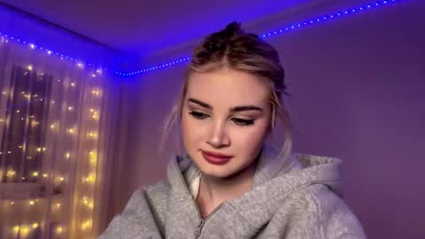 Monika online show from February 3, 1:05 pm