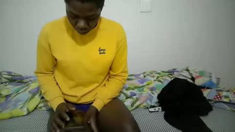 Snapshot of vee_gee chatting on May 25, 5:35 am leeser online show from May 25, 5:35 am