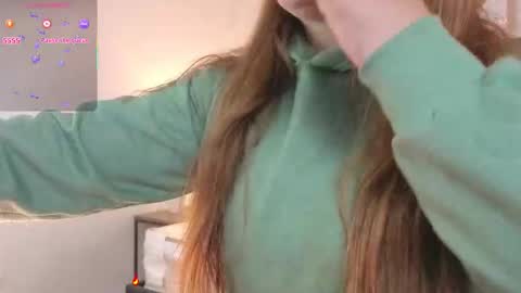 Snapshot of veesimons_dh chatting on January 17, 8:01 pm Vee Simons online show from January 17, 8:01 pm