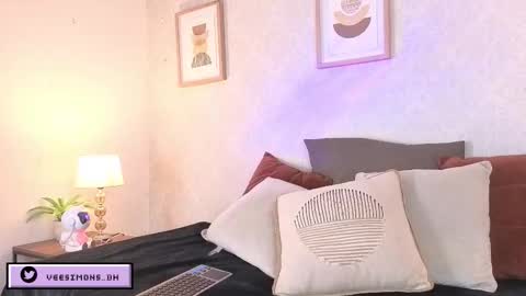 Snapshot of veesimons_dh chatting on January 31, 7:56 pm Vee Simons online show from January 31, 7:56 pm