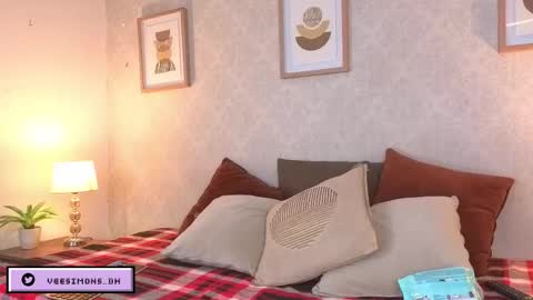 Snapshot of veesimons_dh chatting on February 4, 8:14 pm Vee Simons online show from February 4, 8:14 pm