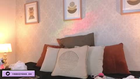Snapshot of veesimons_dh chatting on February 5, 8:35 pm Vee Simons online show from February 5, 8:35 pm