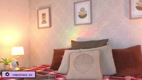 Snapshot of veesimons_dh chatting on February 7, 7:39 pm Vee Simons online show from February 7, 7:39 pm