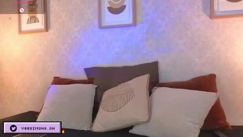 Snapshot of veesimons_dh chatting on February 10, 8:24 pm Vee Simons online show from February 10, 8:24 pm