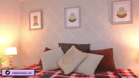 Snapshot of veesimons_dh chatting on February 11, 8:25 pm Vee Simons online show from February 11, 8:25 pm