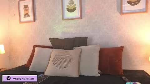 Snapshot of veesimons_dh chatting on February 12, 7:42 pm Vee Simons online show from February 12, 7:42 pm