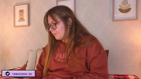 Snapshot of veesimons_dh chatting on February 25, 7:45 pm Vee Simons online show from February 25, 7:45 pm