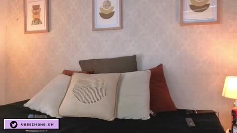 Snapshot of veesimons_dh chatting on March 2, 7:43 pm Vee Simons online show from March 2, 7:43 pm
