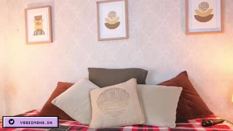 Snapshot of veesimons_dh chatting on March 7, 7:44 pm Vee Simons online show from March 7, 7:44 pm