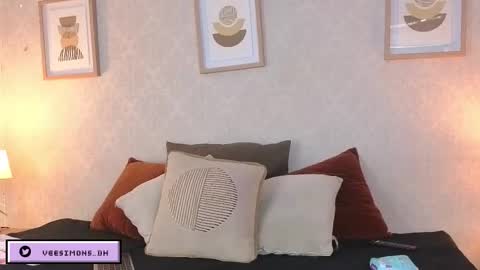 Snapshot of veesimons_dh chatting on March 12, 8:04 pm Vee Simons online show from March 12, 8:04 pm