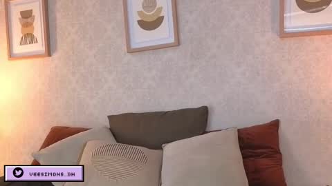 Snapshot of veesimons_dh chatting on March 13, 7:53 pm Vee Simons online show from March 13, 7:53 pm