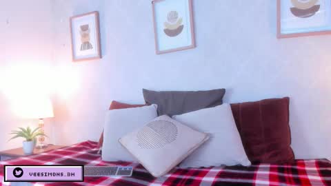 Snapshot of veesimons_dh chatting on March 14, 8:25 pm Vee Simons online show from March 14, 8:25 pm