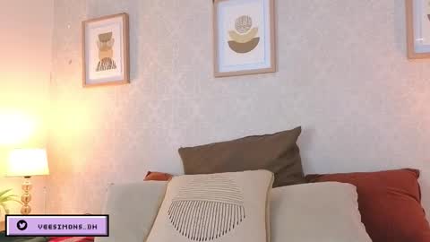 Snapshot of veesimons_dh chatting on March 19, 7:51 pm Vee Simons online show from March 19, 7:51 pm