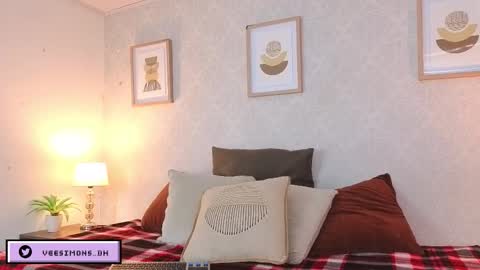 Snapshot of veesimons_dh chatting on March 21, 7:39 pm Vee Simons online show from March 21, 7:39 pm