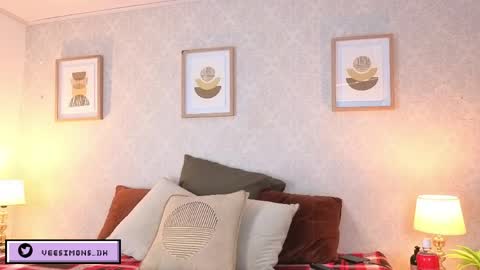 Snapshot of veesimons_dh chatting on March 23, 7:29 pm Vee Simons online show from March 23, 7:29 pm
