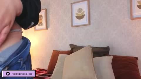 Snapshot of veesimons_dh chatting on March 26, 9:09 pm Vee Simons online show from March 26, 9:09 pm