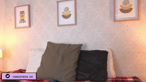 Snapshot of veesimons_dh chatting on March 31, 7:36 pm Vee Simons online show from March 31, 7:36 pm