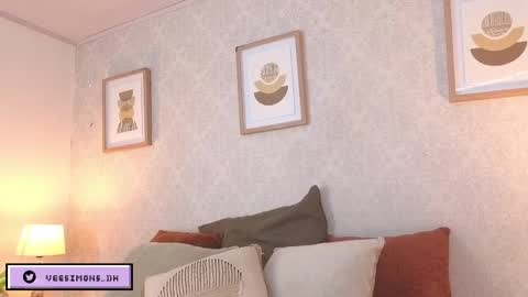 Snapshot of veesimons_dh chatting on April 6, 7:59 pm Vee Simons online show from April 6, 7:59 pm