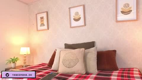 Snapshot of veesimons_dh chatting on April 30, 8:57 pm Vee Simons online show from April 30, 8:57 pm