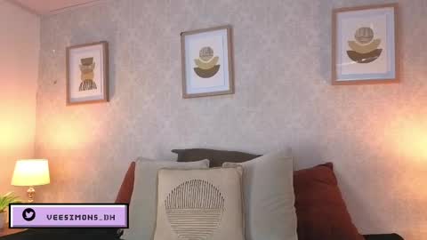 Snapshot of veesimons_dh chatting on May 8, 8:03 pm Vee Simons online show from May 8, 8:03 pm