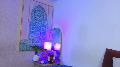 Snapshot of veesimons_dh chatting on May 12, 7:55 pm Vee Simons online show from May 12, 7:55 pm