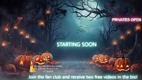 Snapshot of vegas_romance chatting on October 12, 11:15 pm vegas_romance online show from October 12, 11:15 pm