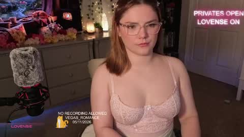 Snapshot of vegas_romance chatting on May 12, 3:25 am vegas_romance online show from May 12, 3:25 am
