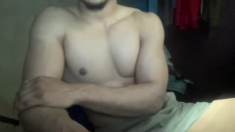 Snapshot of veilofstrength11 chatting on November 6, 9:43 am veilofstrength11 online show from November 6, 9:43 am