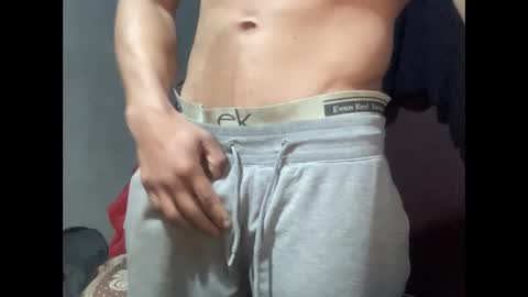 Snapshot of veilofstrength11 chatting on December 16, 12:59 am veilofstrength11 online show from December 16, 12:59 am