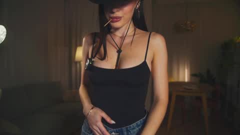 Snapshot of velavelle chatting on May 13, 8:38 pm Try to unlock online show from May 13, 8:38 pm