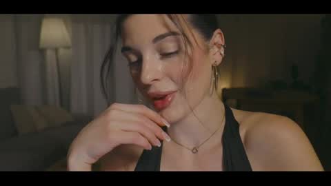 Snapshot of velavelle chatting on May 30, 8:28 pm Try to unlock online show from May 30, 8:28 pm