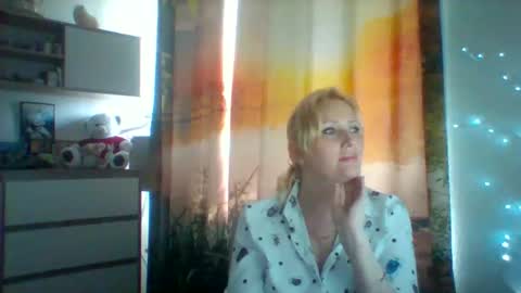 Snapshot of velka_raspberry chatting on May 18, 1:06 pm velka_raspberry online show from May 18, 1:06 pm
