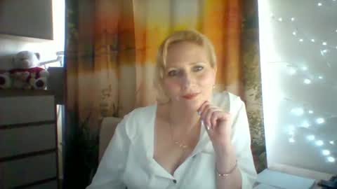 Snapshot of velka_raspberry chatting on May 19, 8:31 am velka_raspberry online show from May 19, 8:31 am