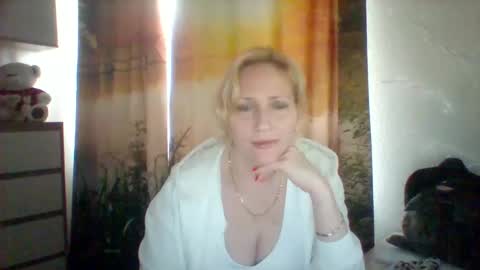 Snapshot of velka_raspberry chatting on May 22, 8:21 am velka_raspberry online show from May 22, 8:21 am