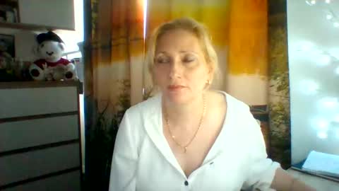 Snapshot of velka_raspberry chatting on May 25, 9:15 am velka_raspberry online show from May 25, 9:15 am