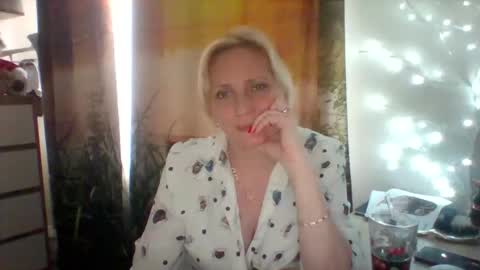 Snapshot of velka_raspberry chatting on May 27, 3:31 pm velka_raspberry online show from May 27, 3:31 pm