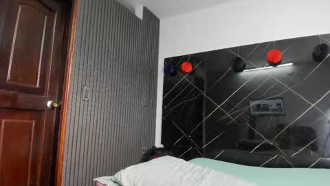 Snapshot of vellotouch chatting on January 6, 7:39 pm Vello online show from January 6, 7:39 pm