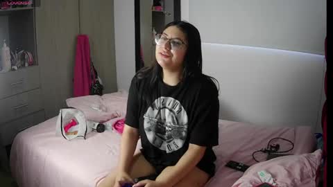 Snapshot of velma_star chatting on April 30, 11:27 am Velma online show from April 30, 11:27 am