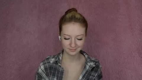 Snapshot of velunee chatting on May 21, 7:10 pm Sophie online show from May 21, 7:10 pm